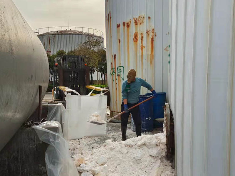 甲醛罐清理施工现场