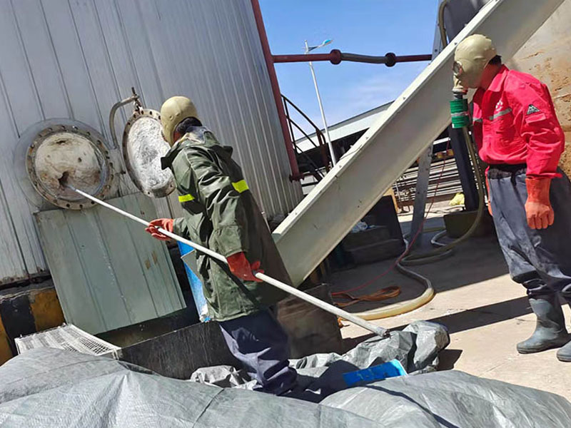 甲醛罐清理施工现场