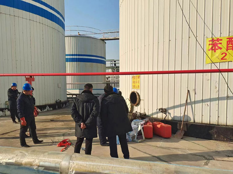 甲醛罐清理施工现场